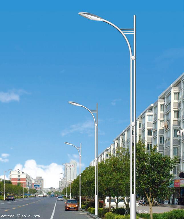 厂家直销 单臂大功率LED路灯不锈钢太阳能路灯头户外照明过程亮化