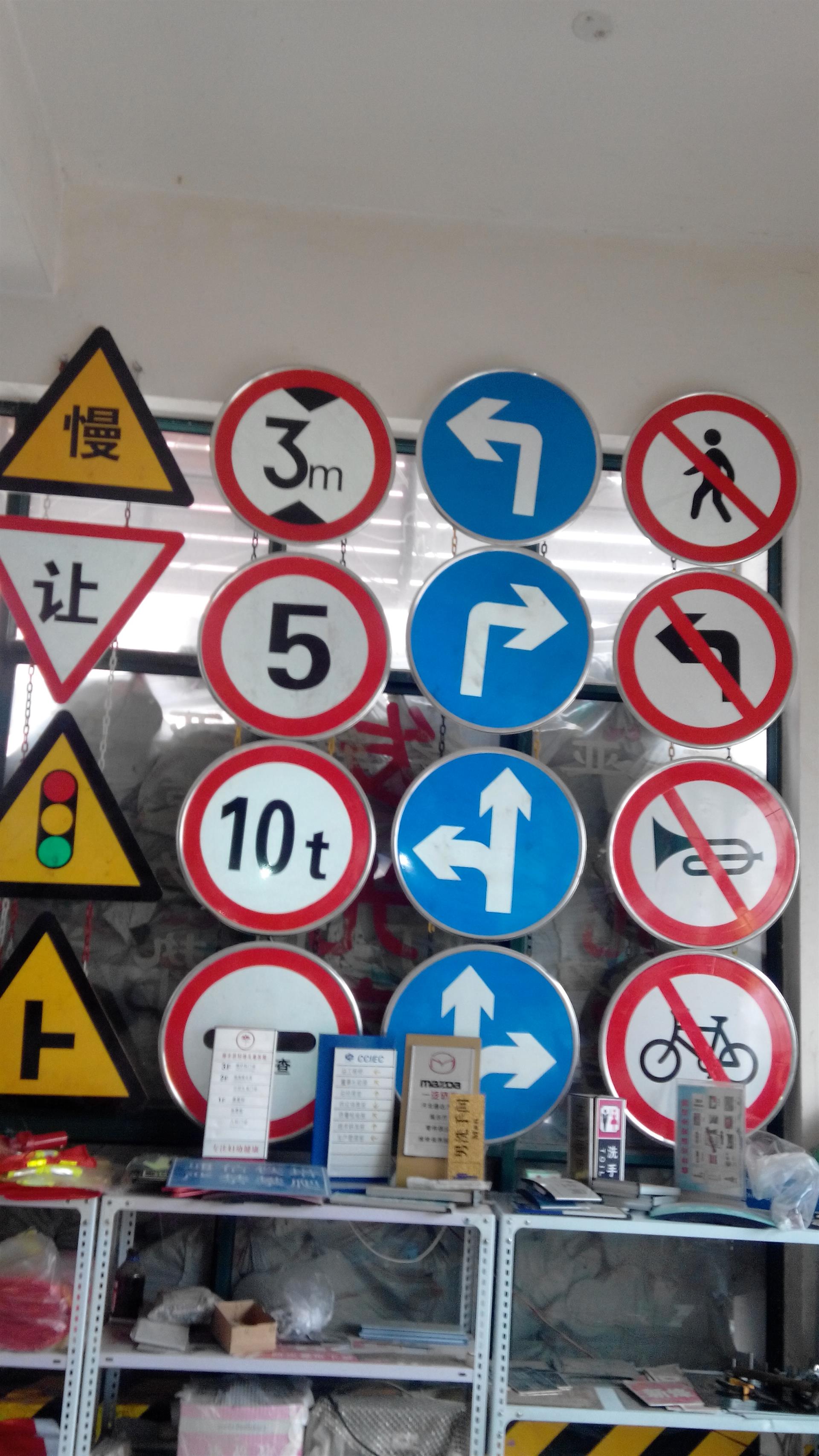 首页 郑州润通标牌交通设施有限公司 > 产品