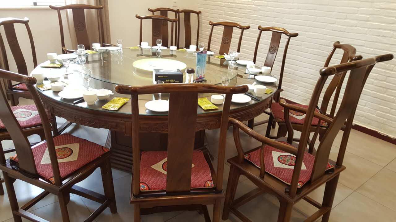 酒店仿古桌椅