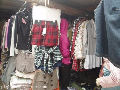 北京服装的库房外贸服装库房那里有批发